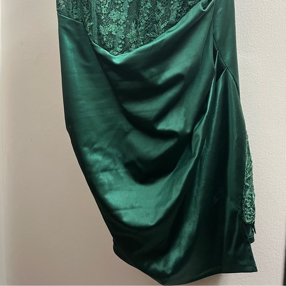 Emerald green dress - Picture 4 of 5
